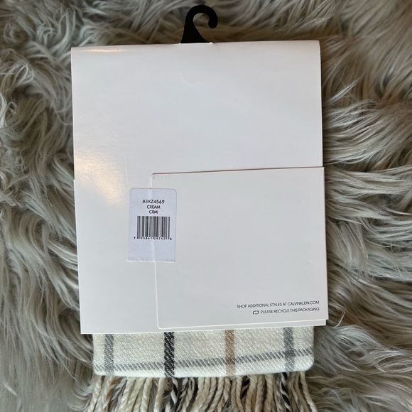 NWT Calvin Klein Scarf & gloves set - Picture 3 of 3